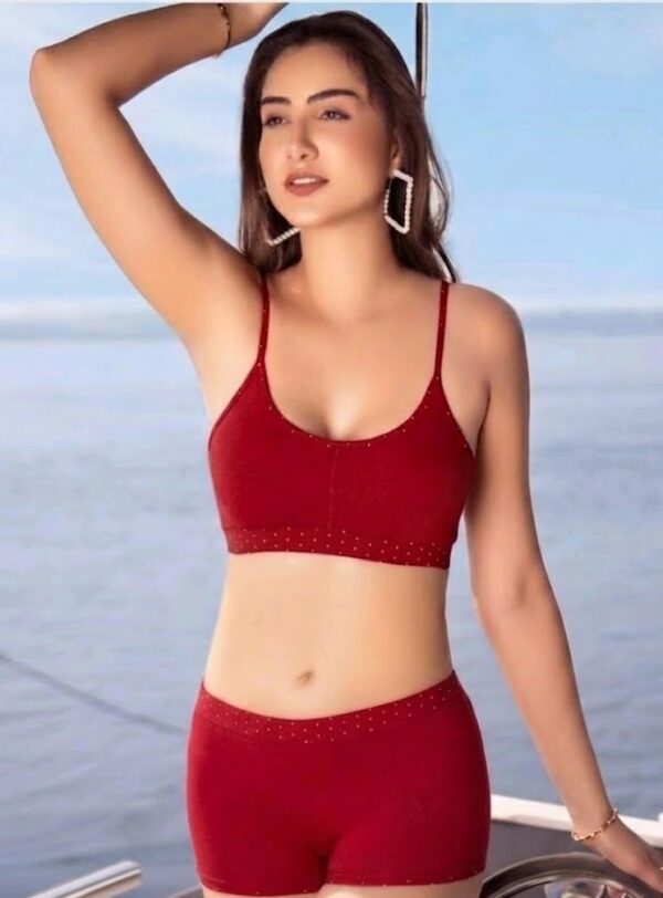 Women’s Solid Sports Bra & Shorts Set Women’s Solid Sports Bra & Shorts Set