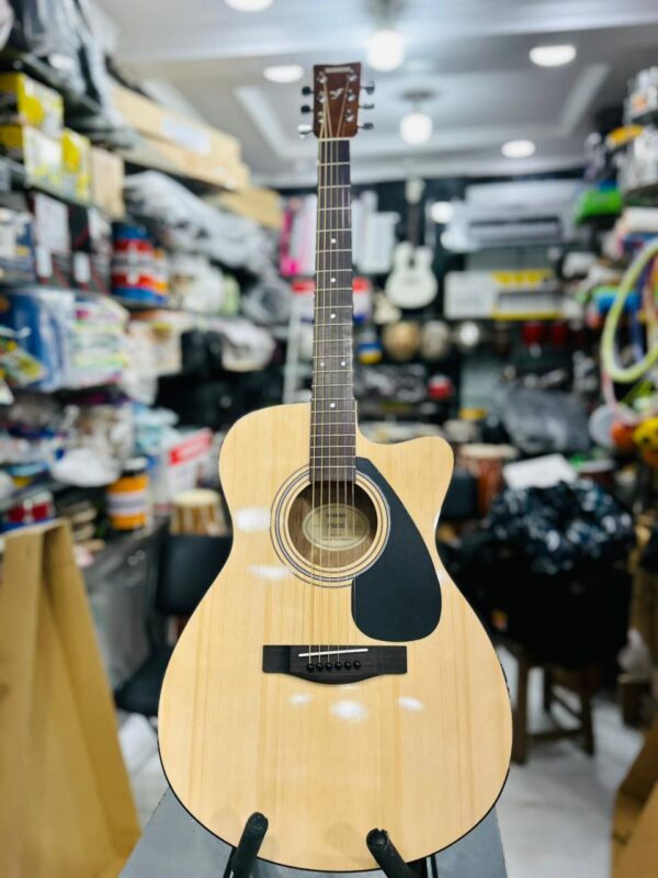 Yamaha F280 Acoustic Guitar – Natural Gloss 2
