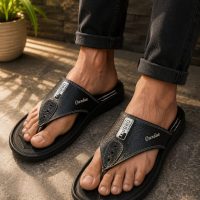 Men Casual V-Strap Slippers .