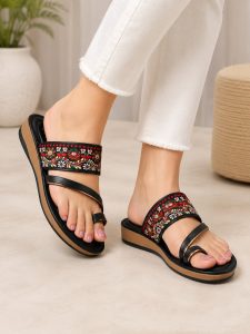 Walkaroo Women's Ethnic Toe Ring Sandals NARK566