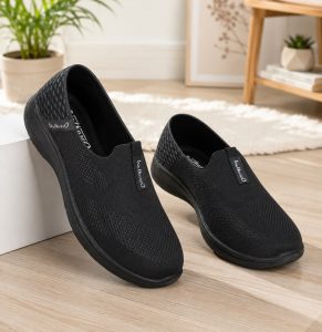 Walkaroo Women's Slip-On Shoes NARK576